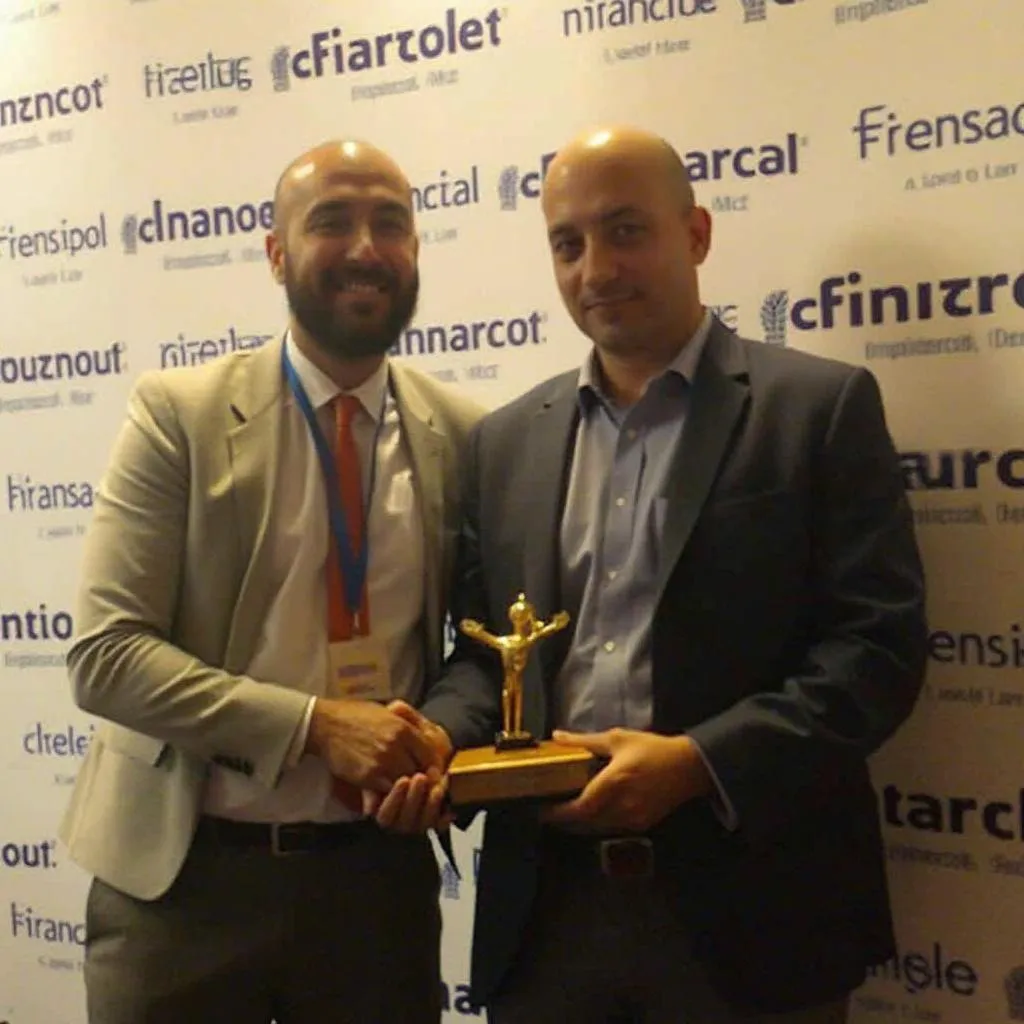 Entrega de reconocimiento a FinanCol